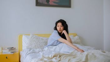 朝2時か3時に目が覚めて、再び眠りにつくのが難しいことはありますか?これが原因と克服する方法です