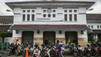 طابور الركاب المزدحم في محطة Manggarai ، وزارة النقل تشرح السبب