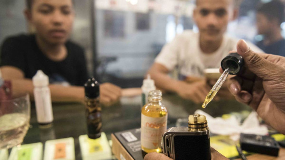 Customs And Excise Express The Home Industry For Production Of Electric Cigarette Liquids Made From Methamphetamine
