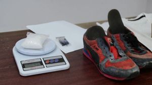 Kargo Sepatu Berisi 96 Gram Sabu Tujuan Jakarta Diamankan di Bandara Pekanbaru