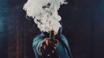 医師はアークが通常のタバコよりも危険であると警告し、臓器不全を引き起こす可能性があります