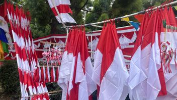 インドネシア独立記念日を前に、タンゲランの旗売り手の売上高も50%減少しました。