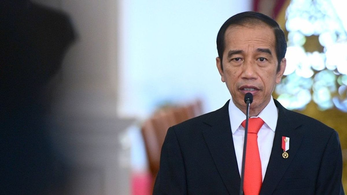 أخيرًا ، أجاب Jokowi على تحدي PB IDI باعتباره المتلقي للقاح الأول