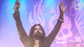 John Corabi's Comments About Mick Mars' Claim That Motley Crue Rely On Backing Tracks During Concerts