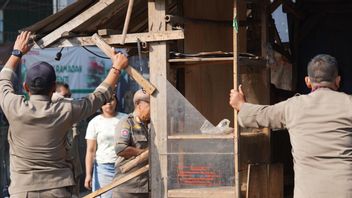 sur le pic de la congestion, 130 vendeurs de rue sur le marché de Cisarua de Bogor sont déposés