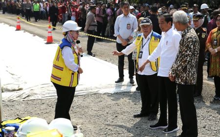 Tinjau Perbaikan Jalan Solo-Purwodadi, Jokowi: Dari Saya Kecil Tak Pernah Beres