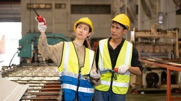 Apa Itu Operator Produksi: Pengertian, Tugas dan Tanggung Jawabnya