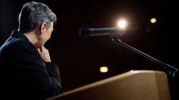 The Sentence Of Closing The Right Speech To Make Listeners Amazed