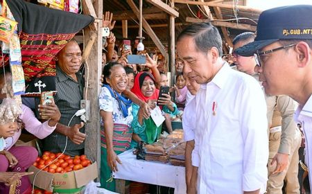 Jokowi Kunjungi Pasar di Alor Pastikan Harga Sembako Tetap Terjangkau