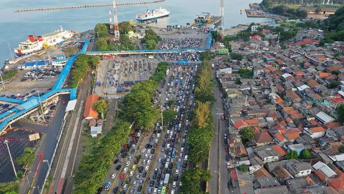 Urai Kepadatan Lalin di Tol Jakarta-Cikampek, Jasamarga Lakukan <i>Contra Flow </i> dari KM 36-68