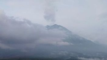 月曜日の朝、スメル山が噴火に戻り、警戒状況はまだ有効です