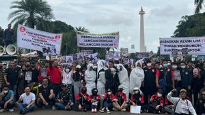 Korban KSP Indosurya Demo di Patung Kuda, Tuntut Pencopotan Hakim yang Memvonis Bebas Henry Surya
