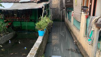 Almost 2 Weeks Of Crocodile Lubang Residents' Houses Inundated With Bau And Dirty Water Due To The Closure Of Unilateral Drainage