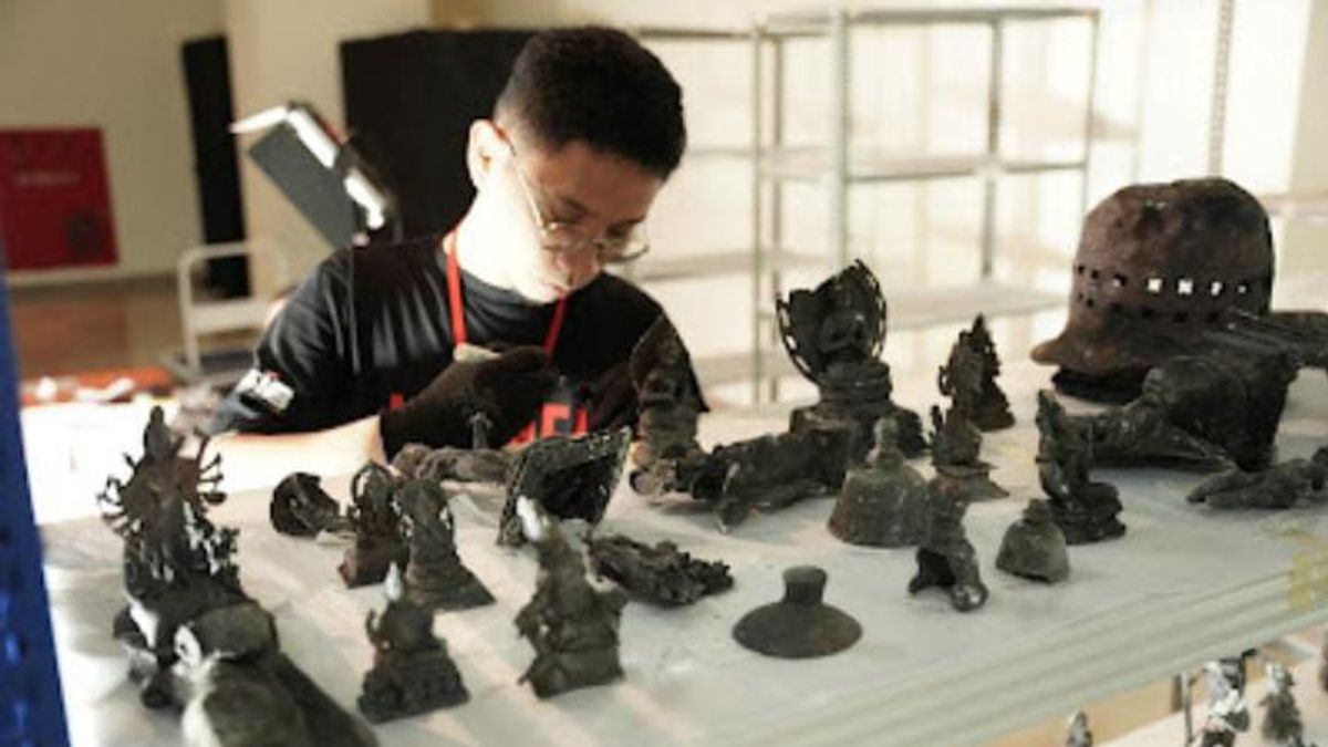 Special Team Identifies Post-Fire Bronze Collections at the National Museum