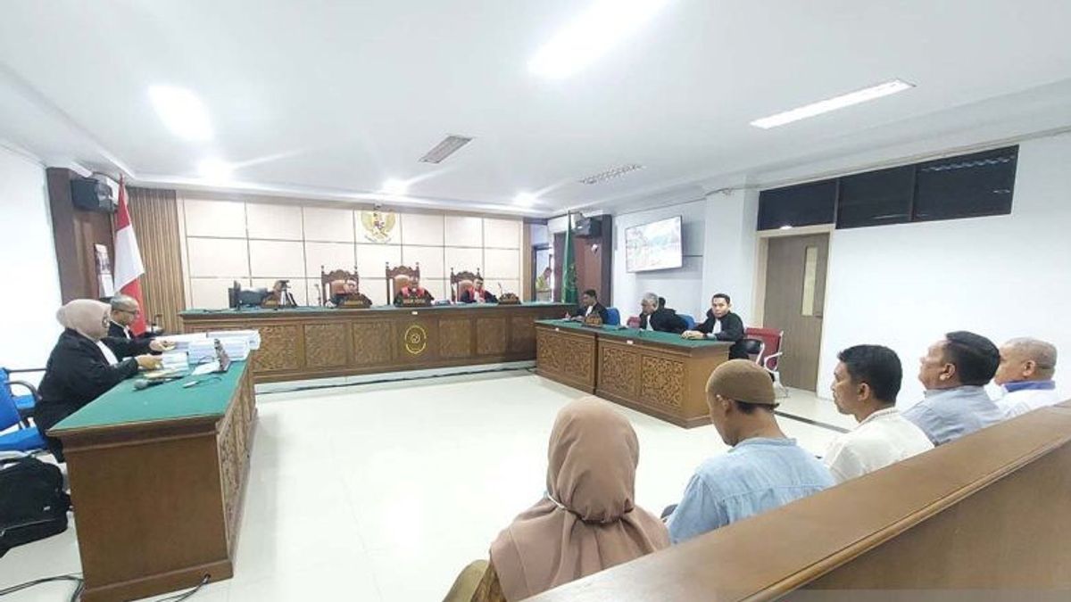 Four Lhokseumawe City Government Officials Defendant Of Road Light Tax Corruption Sued 8 Years In Prison