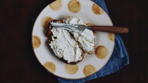 3 Cara Membuat Cream Cheese Sendiri di Rumah dengan Bahan yang Mudah Didapat