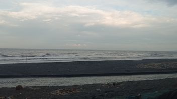 BMKG 要求渔民注意巴尤旺吉南部水域高达 7 米的巨浪