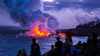 レンバタ海域で水中火山噴火が発生