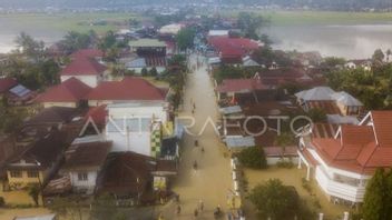 洪水はまだケリンチとスンガイペヌジャンビ市の村を襲っています