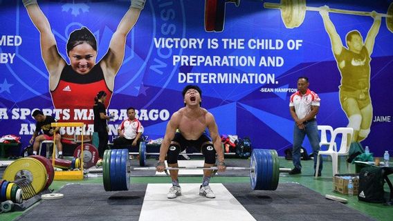 Belum Juga Bertempur di Olimpiade Tokyo, Lifter Rahmat Erwin Abdullah Dihadiahi Uang Rp10 Juta, Sepeda Motor dan Rumah