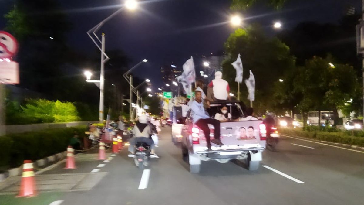 Suasana Penuh Antusias, Suporter Calon Presiden Memadati Lokasi Debat Kelima di JCC Jakarta