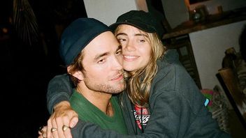 Portez cette bague, Robert Pattinson et Suki Waterhouse fiancées!