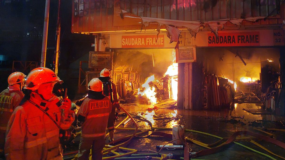Mampang Jaksel的店屋被烧毁,24台消防队被部署