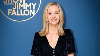 Lisa Kudrow Finds Secret Message From Matthew Perry Who Was Given 20 Years Ago