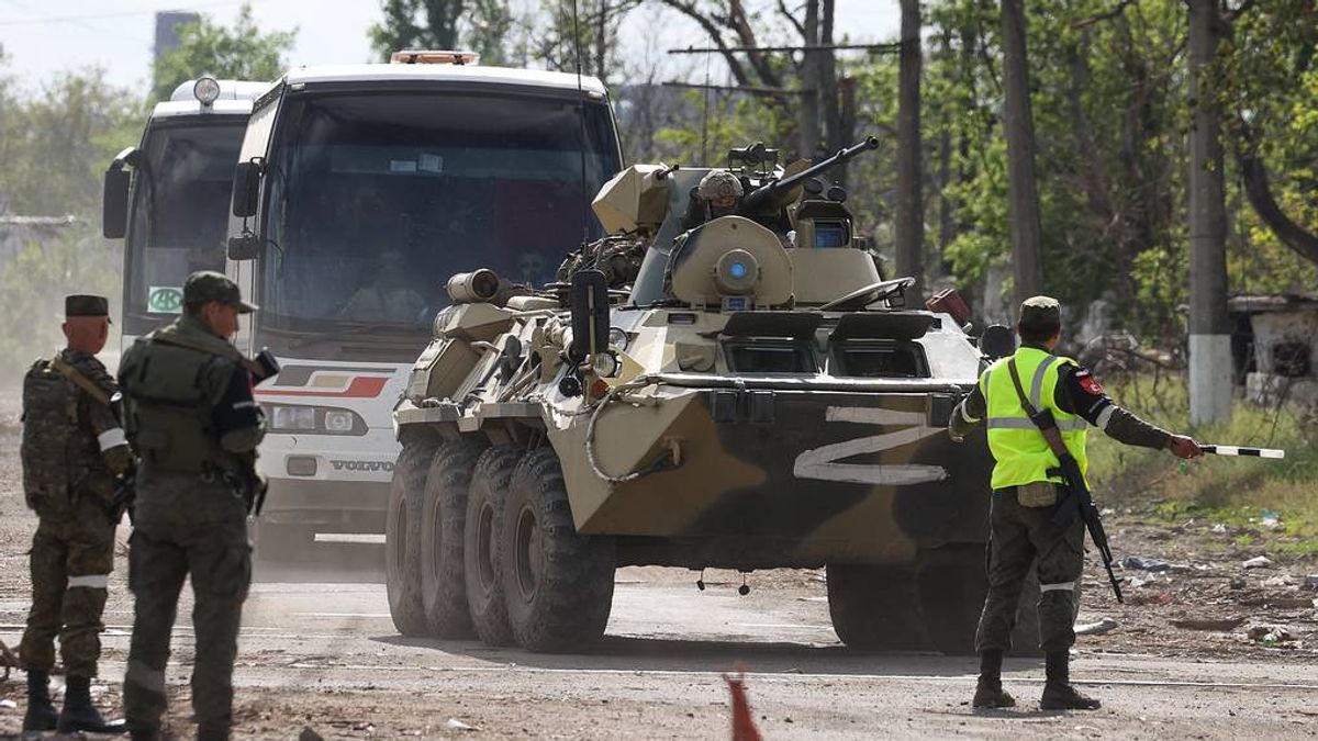 被俄罗斯军队逮捕的乌克兰士兵说了一些悲伤的话：这支部队没有通讯无线电，食物和饮料