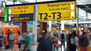 スンバル州知事は、コロナウイルスのクリーン空港で歓迎されている中国人観光客を確認します