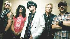 Buku Foto Velvet Revolver Karya Ross Halfin Dirilis