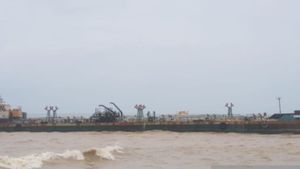 Palm Oil Transport Tanker From Kalimantan Kandas In Pamekasan, 6 Crew Members Have Been Evacuated