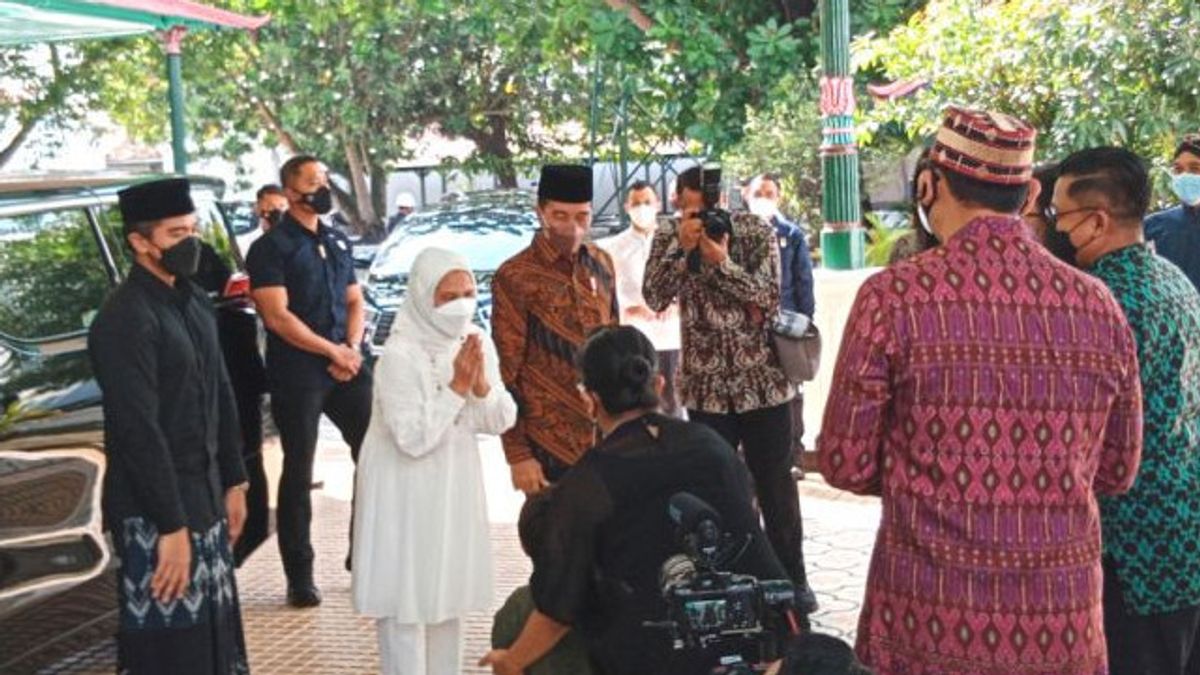 Accompanied By Kaesang, Jokowi And Mrs. Iriana Gather At The Yogyakarta Palace To Meet Sri Sultan