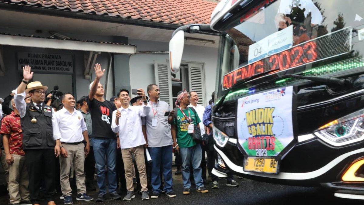 Ganjar dan Ridwan Kamil Kompak Melepas Ratusan Pemudik dari Bandung ke Jawa Tengah