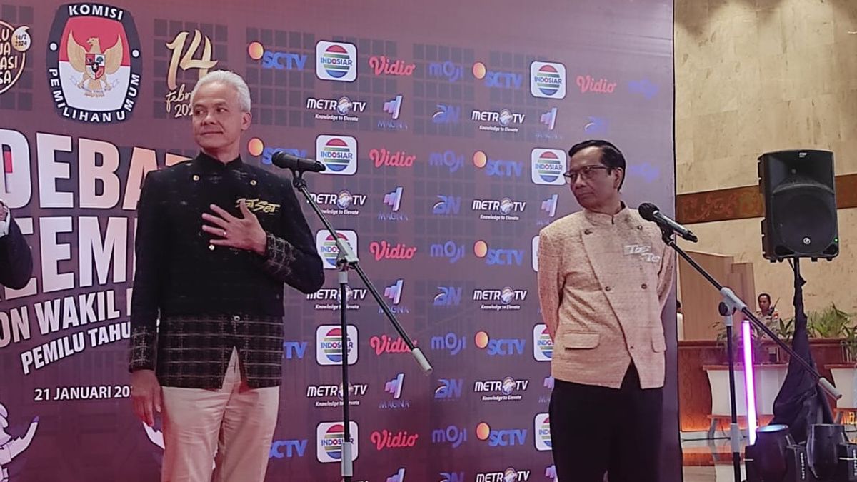 Showing Off Clothes Wearing Post Debate, Mahfud MD: This Is The Hope Of Indonesian Women