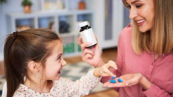 適切な小児用医薬品の投与量を計算する3つの方法、処方と例で完成