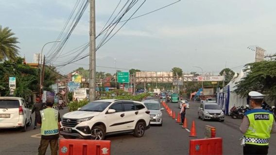 Berlakukan Ganjil Genap, Polisi Putar Balik 110 Kendaraan di Jalur Puncak Bogor