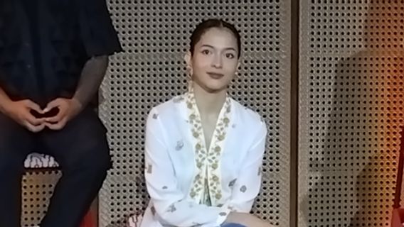 Known As Heritage Down With Family Gathering, Putri Marino Proudly Uses Kebaya