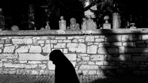 Ratusan Orang Antar Dikuburnya 8 Jemaah Salat Jumat Tewas dalam Ledakan Bom Masjid di Suriah