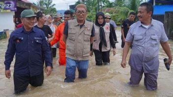 1 パダンパリアマンでの洪水と地滑りのためにまだ行方不明の住民