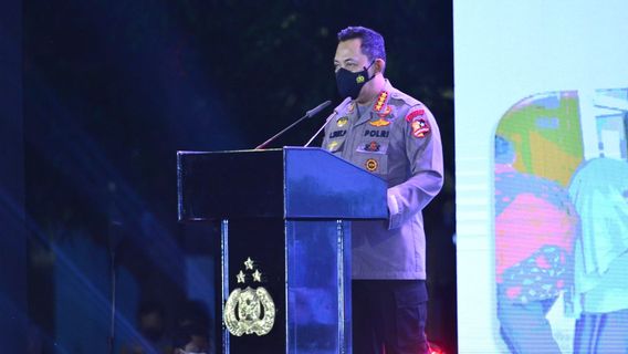 Apresiasi Relawan Vaksinasi dengan Salam Hormat, Kapolri: Pandemi COVID-19 Bisa Dilalui Kalau Kita Bersatu! 