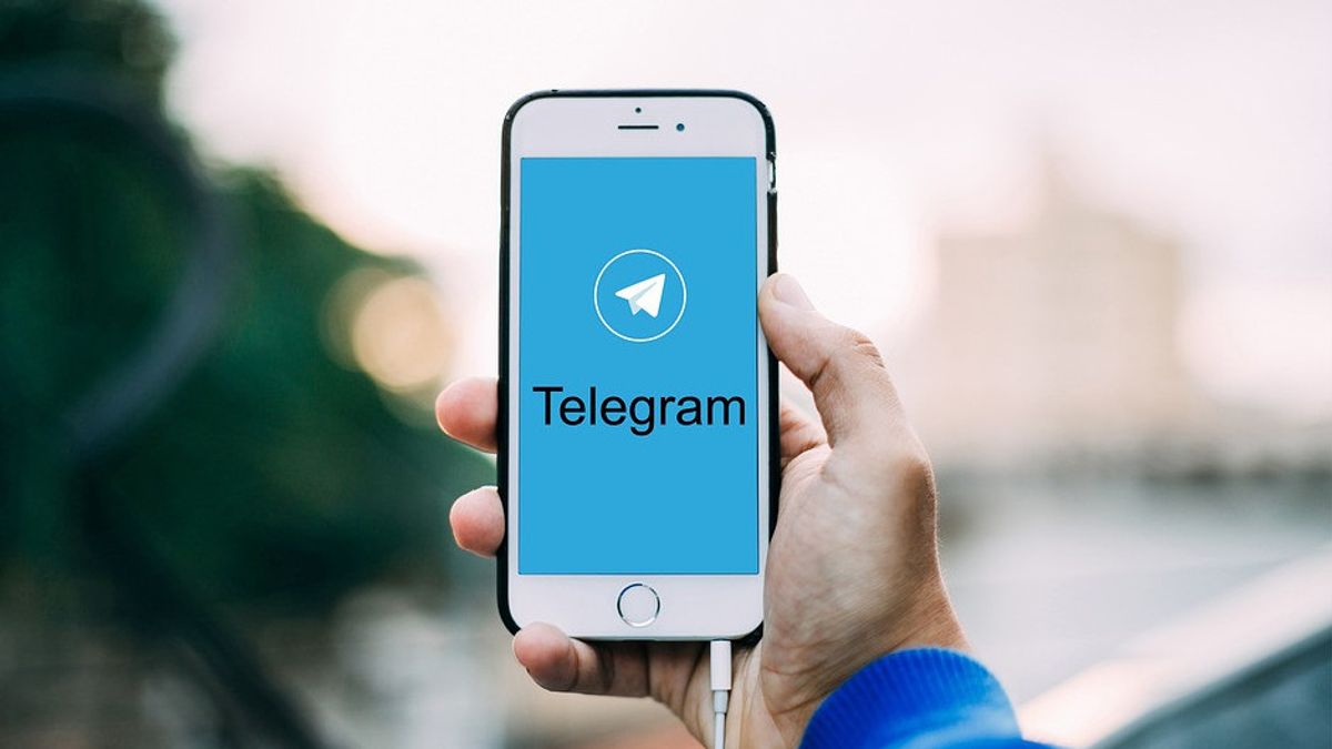 يبلغ سعر Telegram Premium 75 ألف روبية إندونيسية شهريا ، ويمكن أن يستوعب ملفات 4GB