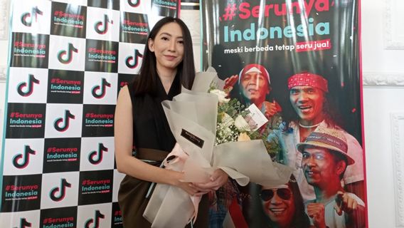 #SerunyaIndonesia Festival Holds Fashion Show From Indonesian Designer, Christie Basil Successfully Sets Muri Record For “Fashion Show With Most Creators”