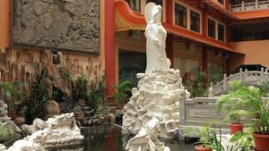 Tempat Wisata Bersejarah di Medan: Maha Vihara Maitreya, Wihara Terbesar di Asia Tenggara yang "Instagramable"