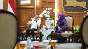 'East Java Can Become A National Role Model', Minister Of P2MI Praises PMI's Protection System When Meeting Khofifah