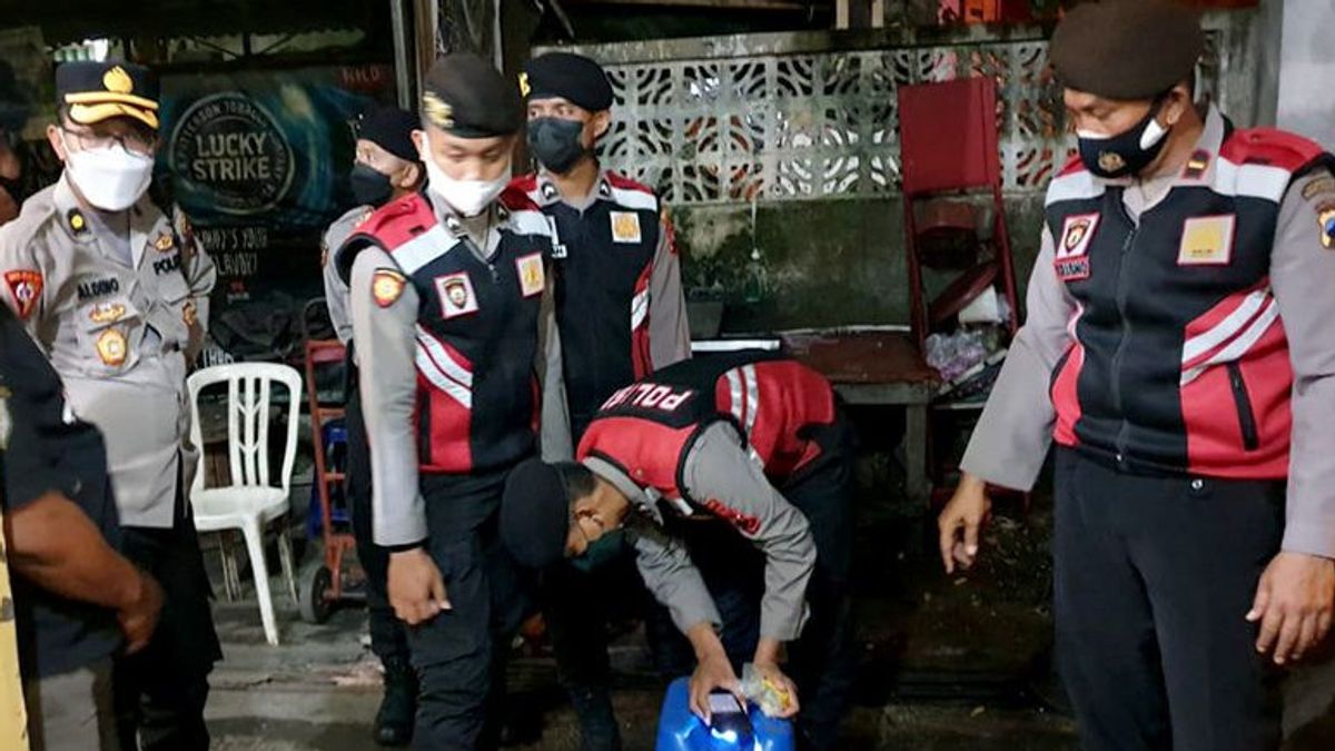  Polisi Sita 112 Botol Miras dan 41 Liter Ciu dari Operasi di Banyumas