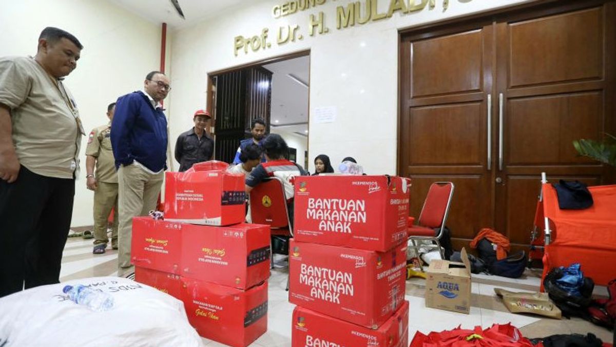 Ministry Of Social Affairs Builds Public Kitchen For Flood Victims In Semarang