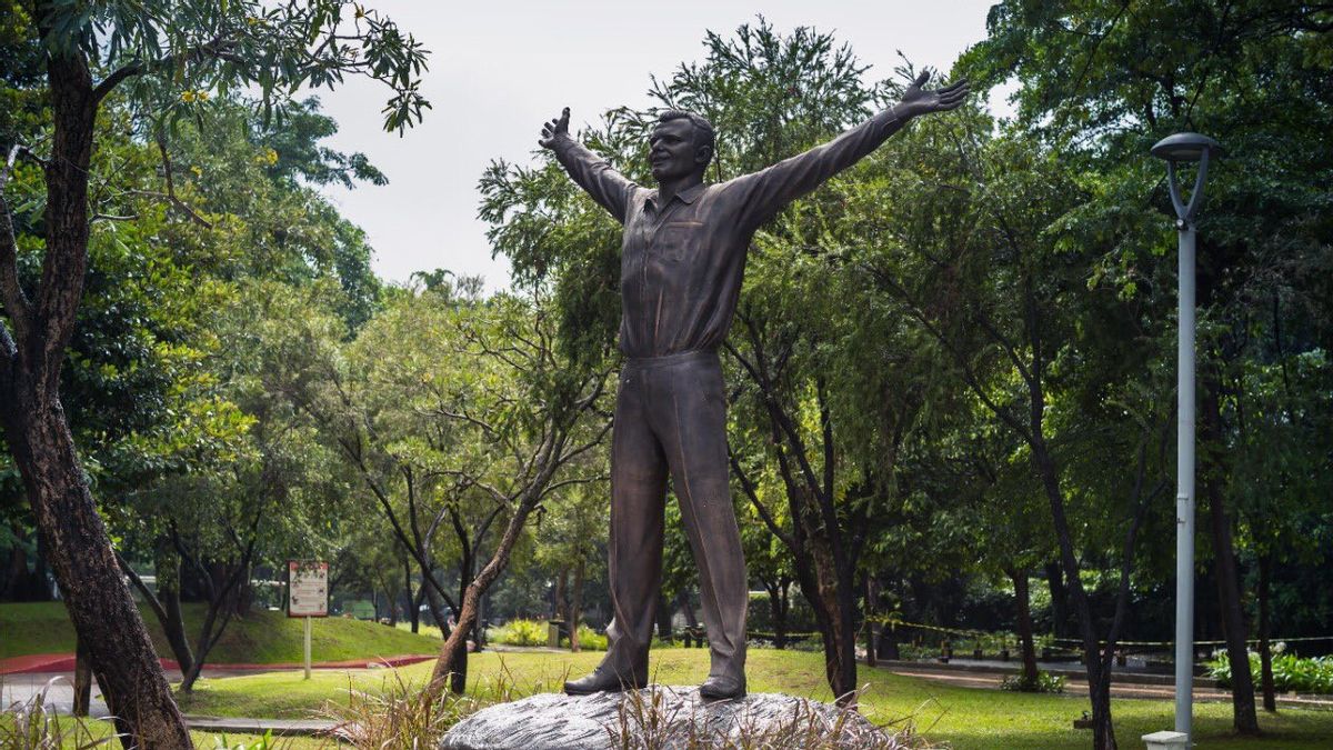 Anies Inaugure La Statue De La Figure Russe Youri Gagarine, Netizen Propose à Moscou De Construire La Statue De Tan Malacca