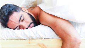 8 Manfaat Tidur Telanjang untuk Kesehatan Tubuh dan Pikiran
