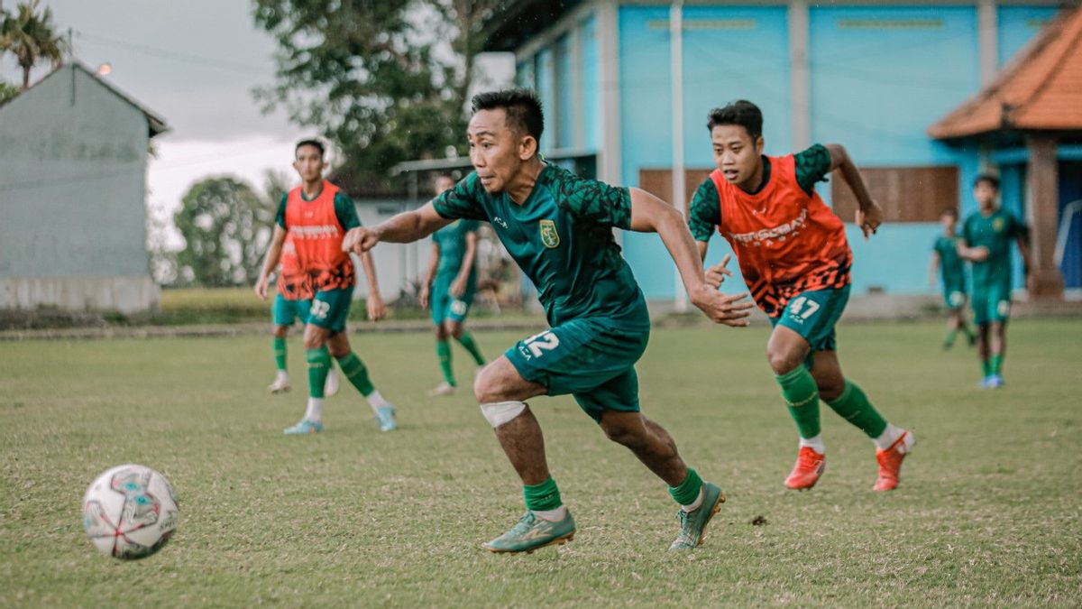لا يزال لدى بيرسيبايا سورابايا فرصة ليصبح بطل الدوري الإندونيسي 1 ، آجي سانتوسو: ركز على الفوز ضد الخوخ فقط